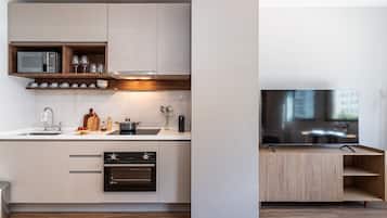 Comfort Studio | Private kitchen | Full-size fridge, microwave, stovetop, coffee/tea maker