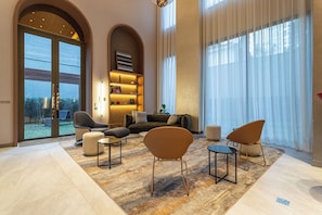 Een 32-inch smart-tv met digitale zenders