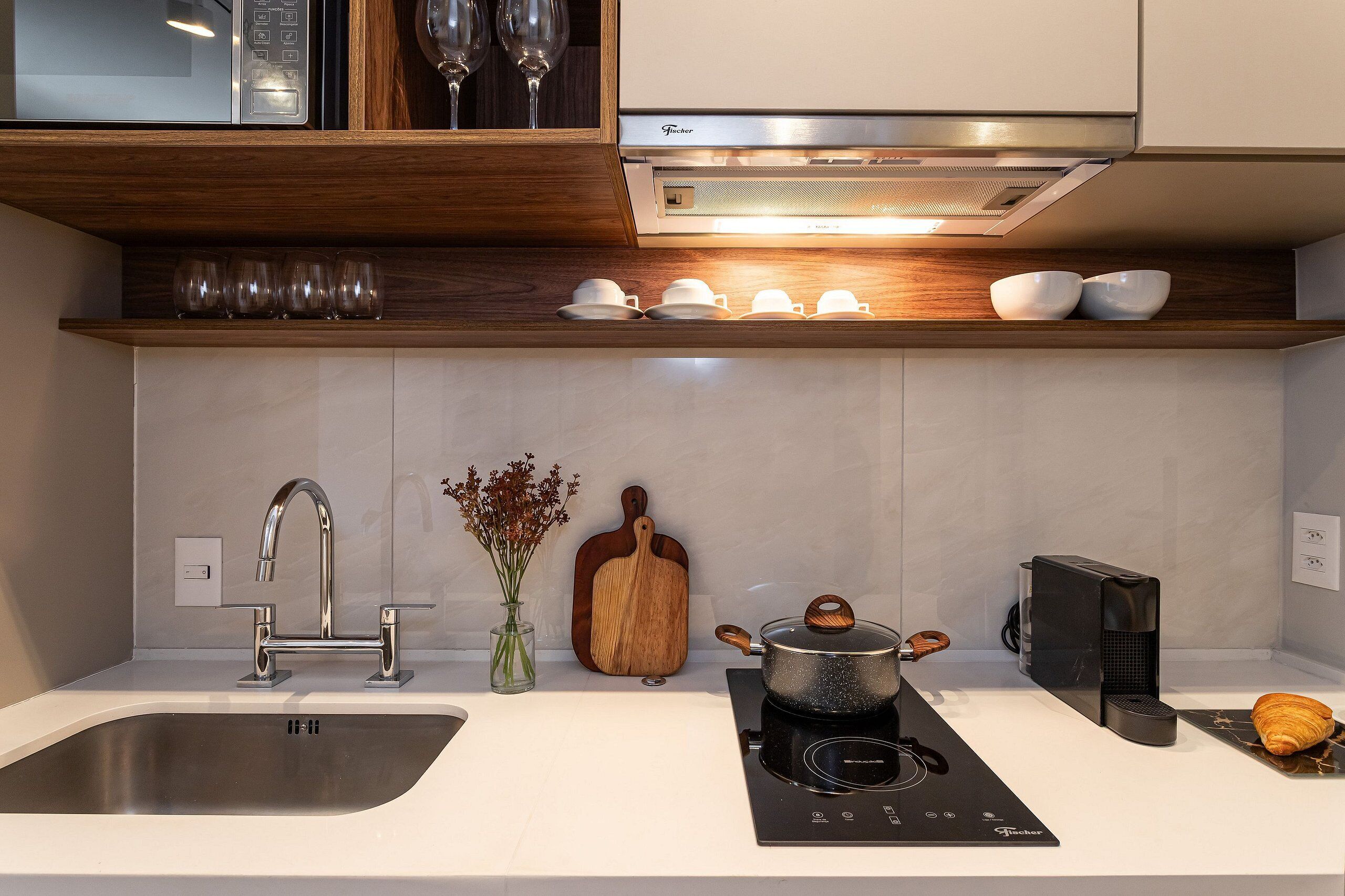 Elite Studio | Private kitchen | Full-size fridge, microwave, stovetop, coffee/tea maker