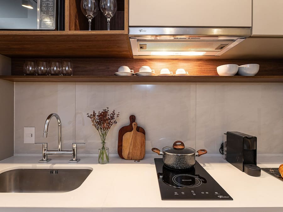 Elite Studio | Private kitchen | Full-size fridge, microwave, stovetop, coffee/tea maker