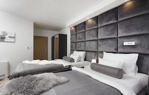 6 habitaciones, tabla de planchar con plancha y cuna de viaje