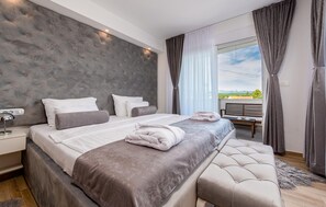 6 chambres, fer et planche à repasser, lit parapluie, Wi-Fi gratuit