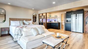 Escrivaninha, Wi-Fi de cortesia, roupa de cama