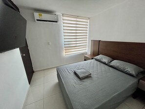 3 bedrooms, iron/ironing board, internet, bed sheets