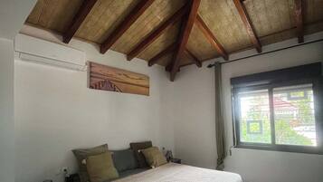 4 habitaciones, tabla de planchar con plancha, internet y ropa de cama