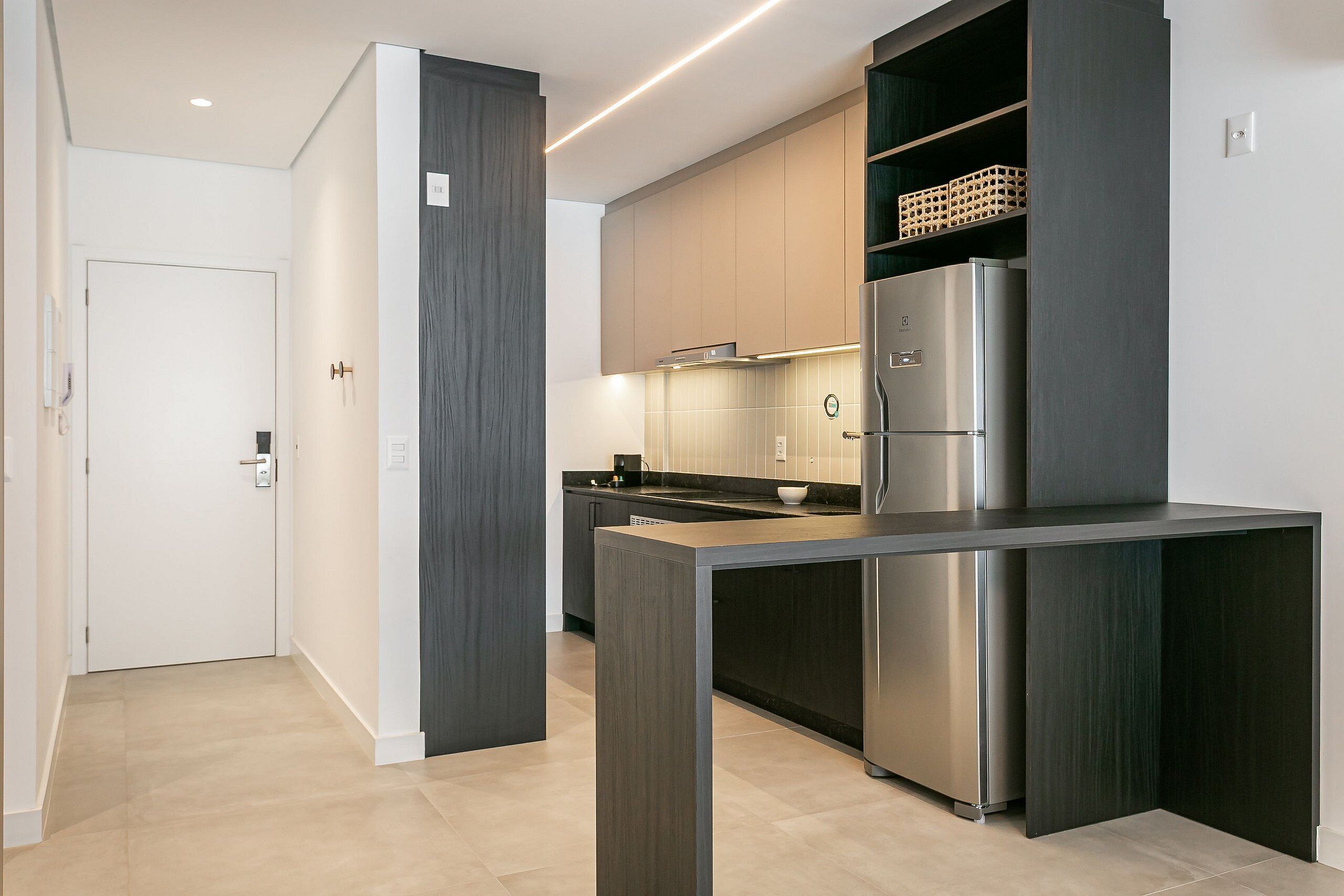 Studio Confort | Cuisine privée | Réfrigérateur grande capacité avec congélateur, four à micro-ondes