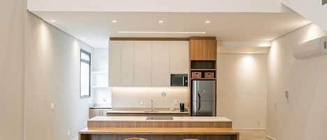 Exclusive Duplex, 1 Queen Bed | Dining