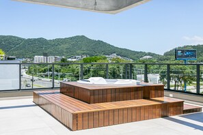 Premium Studio | Tab spa terbuka