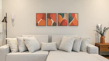 Junior Studio, 1 Queen Bed | Interior