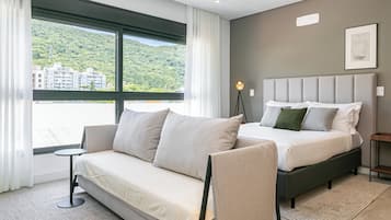 Estúdio superior | Área de estar | Smart TV 42 polegadas com canais digitais