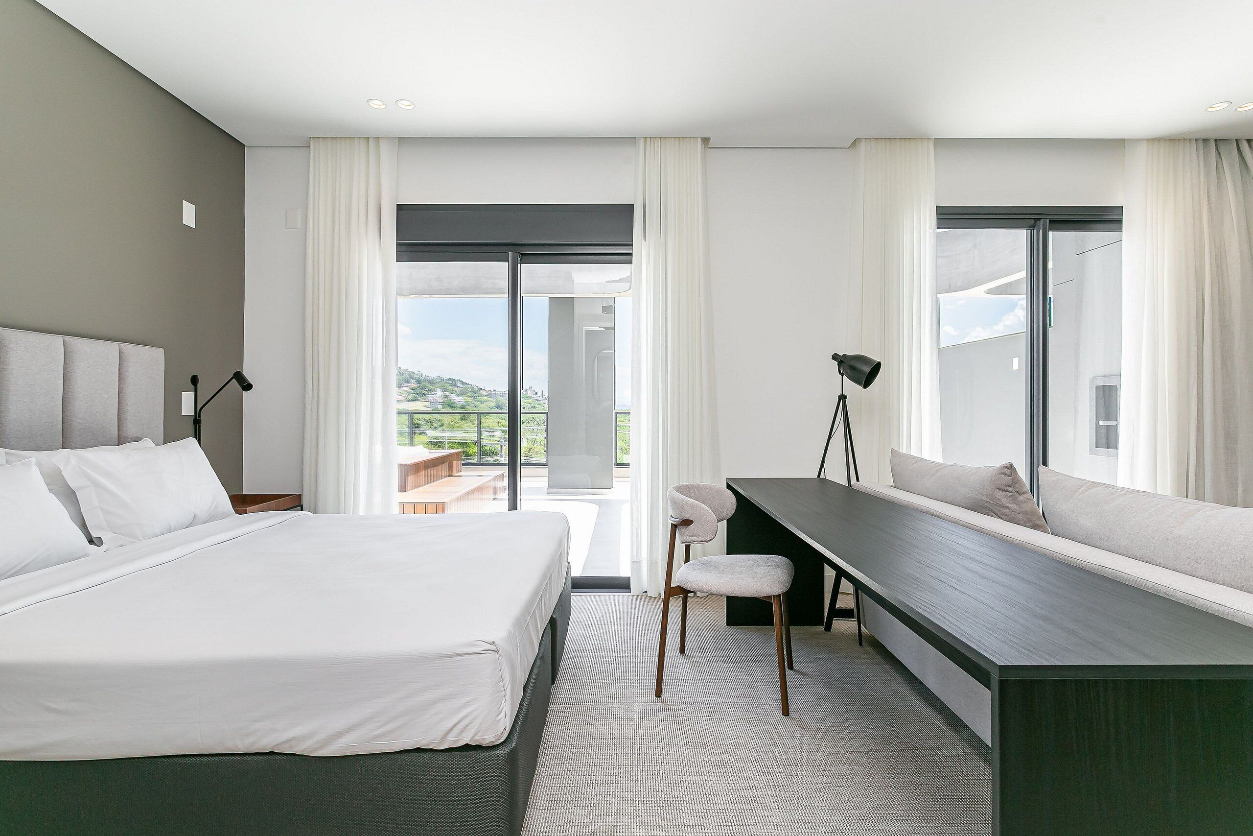 Premium Studio | Laptop workspace, iron/ironing board, free WiFi, bed sheets
