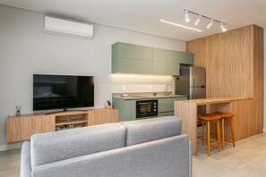 City Studio, 1 Queen Bed | Interior