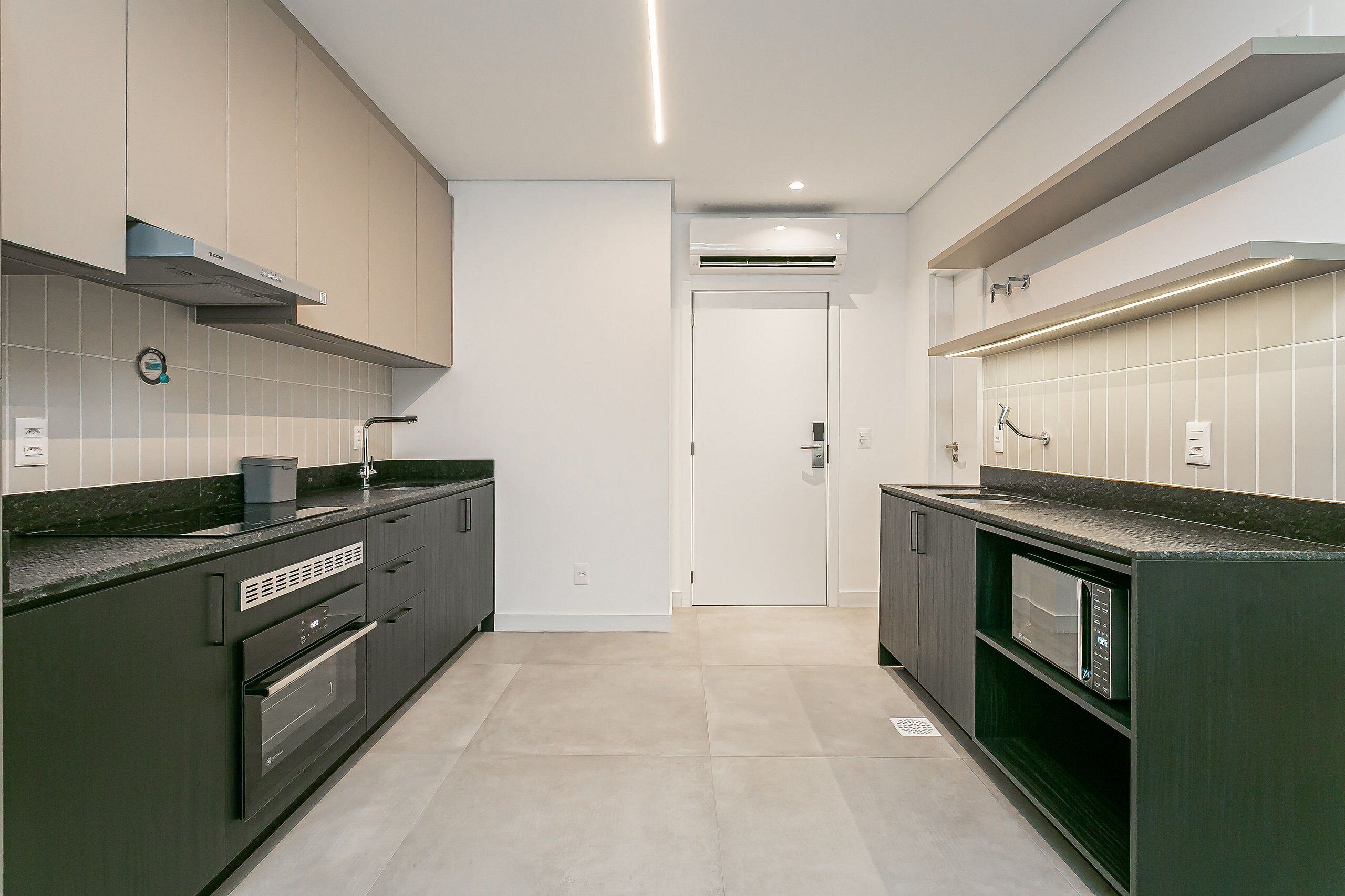 Design Studio | Private kitchen | Full-size fridge, microwave, coffee/tea maker, cookware/dishes/utensils