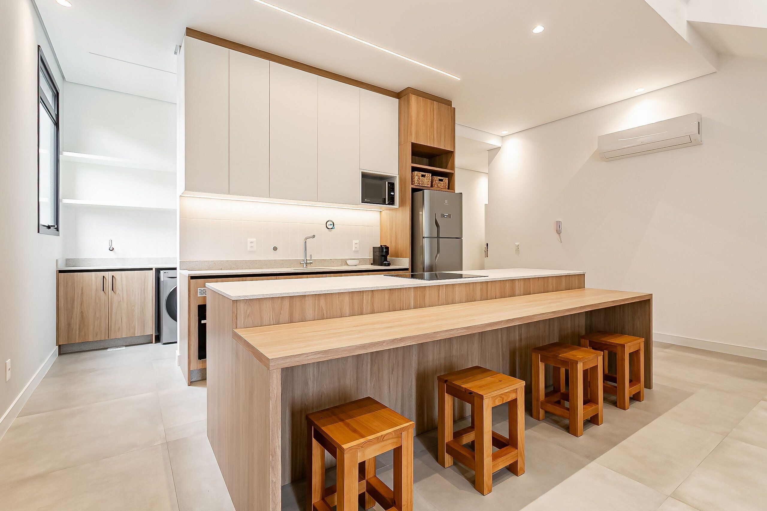 Exclusive Duplex, 1 Queen Bed | Private kitchen | Full-size fridge, microwave, coffee/tea maker, cookware/dishes/utensils