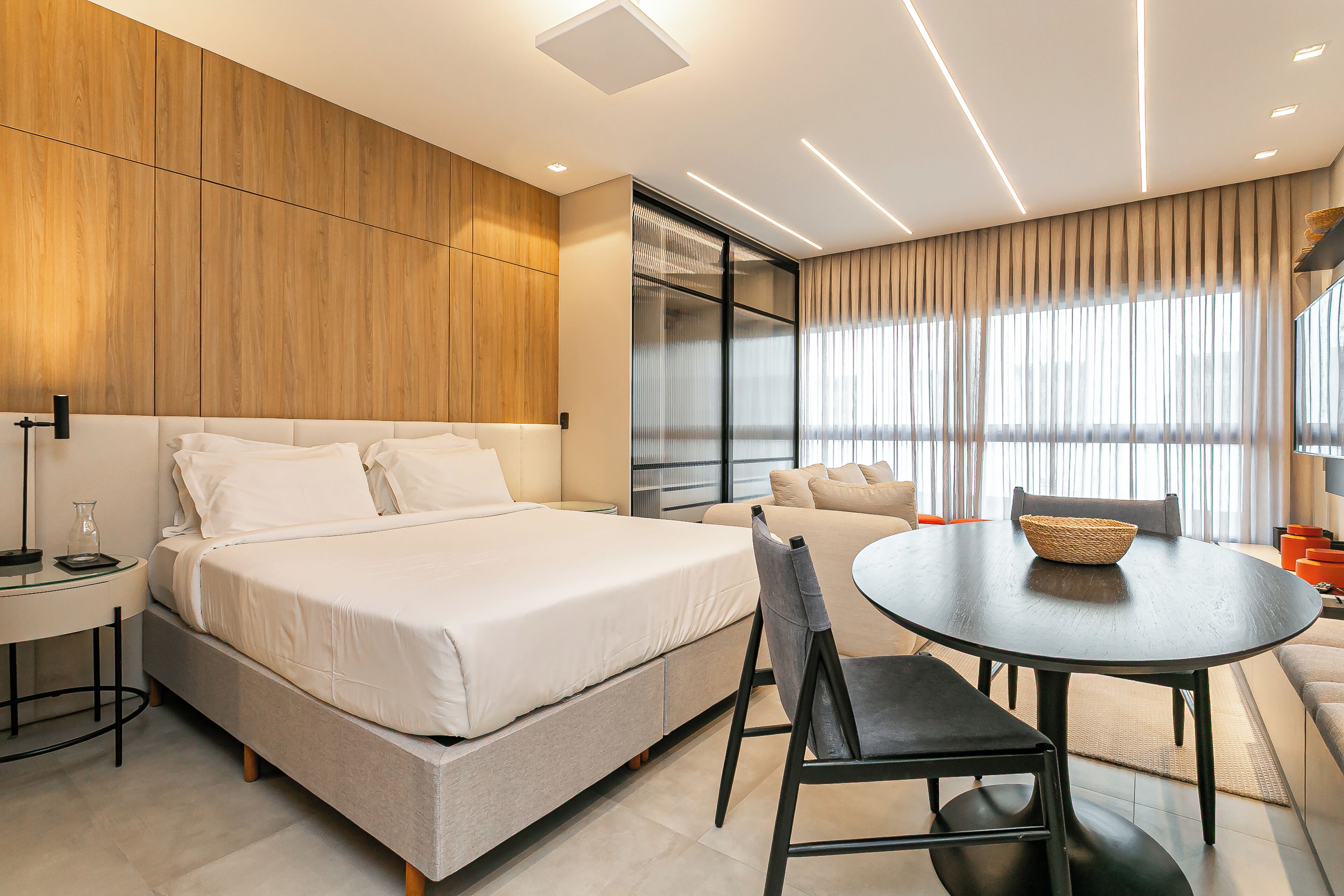 Basic Studio, 1 Queen Bed | Iron/ironing board, free WiFi, bed sheets