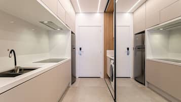 Studio Basic, 1 Tempat Tidur Queen | Dapur pribadi | Lemari es besar, microwave, dan mesin pembuat kopi/teh