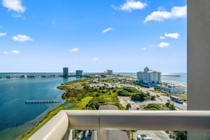 Property grounds - Sunset Bay Views! 3 bed, 2 bath End Unit Condo with Pool, Dock and Water Access (Pensacola Beach)