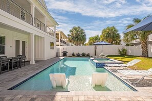 A heated pool - Beach Retreat | Golf Cart | Walk To Beach! | Private Pool & Spa! (Destin)