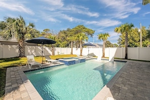 A heated pool - New Home, Golf Cart, Walk To Beach! Private Pool! (Destin)
