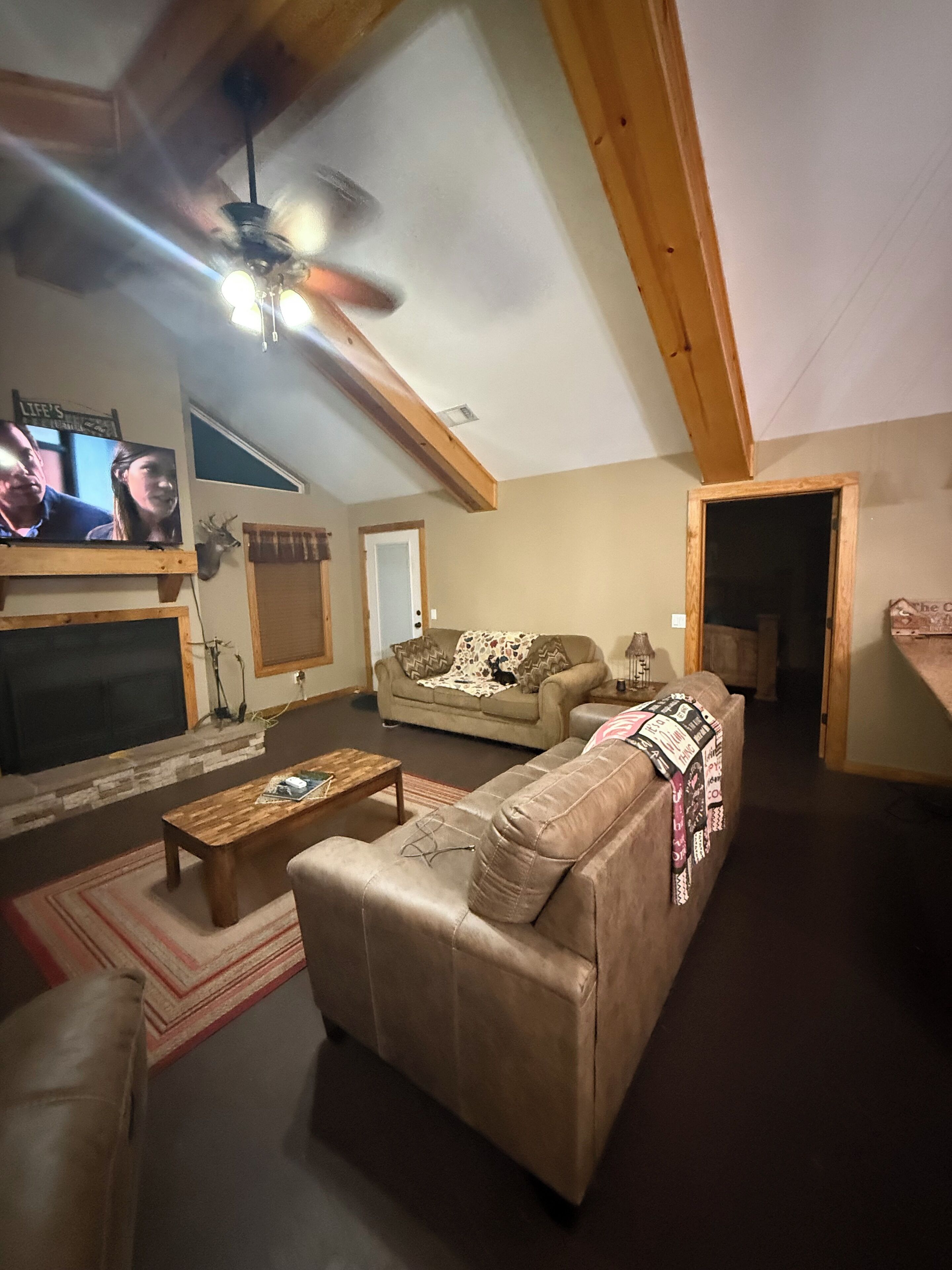 Smart TV, fireplace, stereo