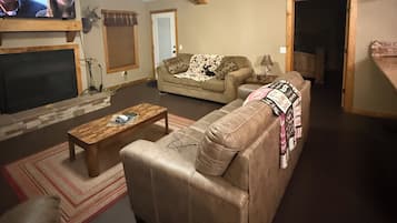 Smart TV, fireplace, stereo