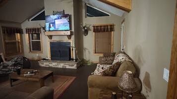 Smart TV, fireplace, stereo