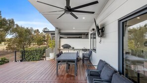 Outdoor dining - La Plaza Del Toros Golf course view (Yarrawonga)