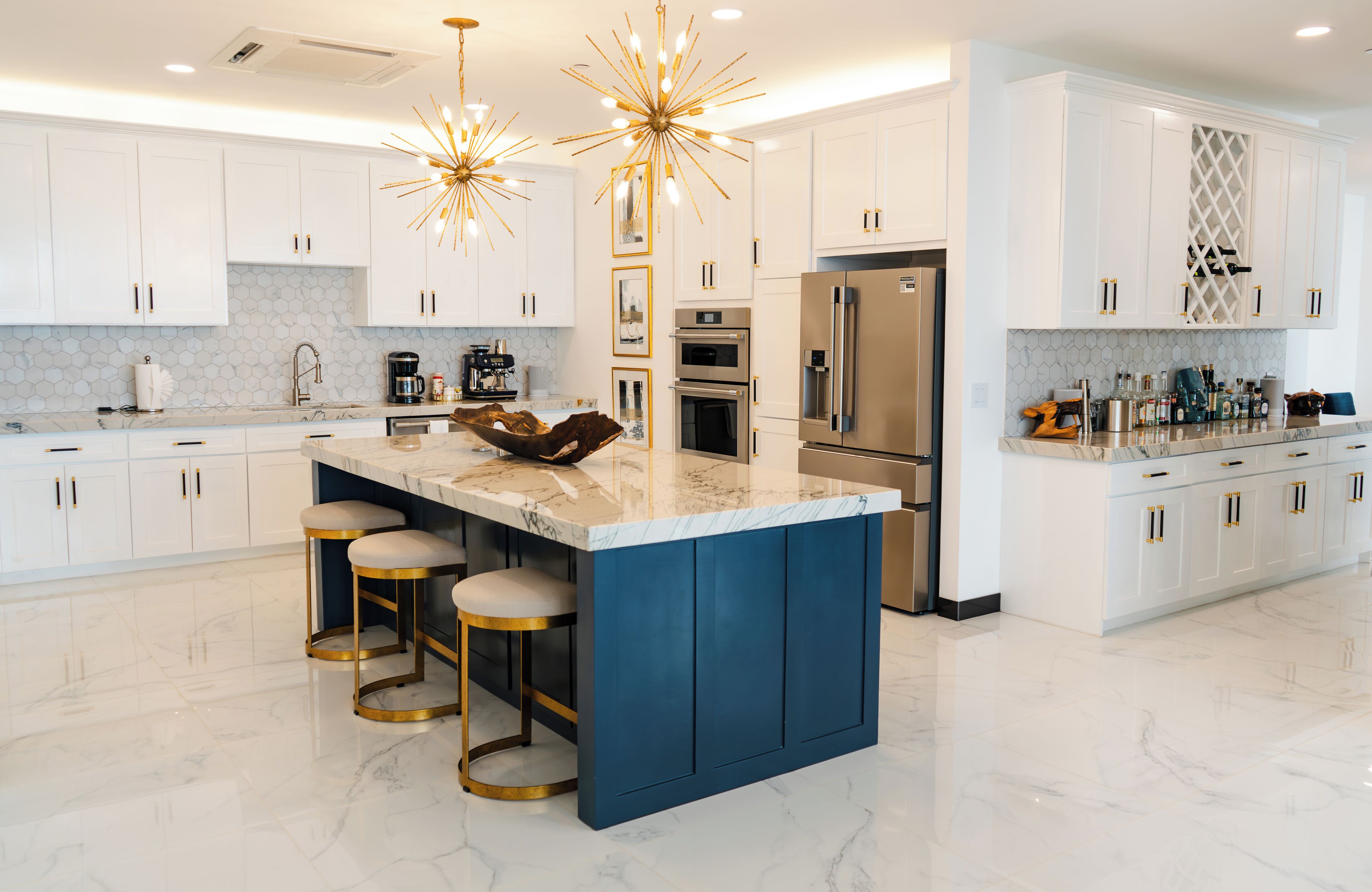 Køleskab, mikrobølgeovn, ovn, kogeplade