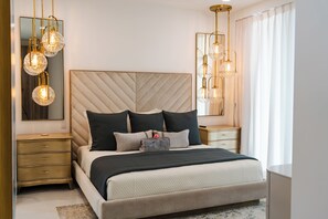 3 habitaciones, tabla de planchar con plancha, wifi y ropa de cama