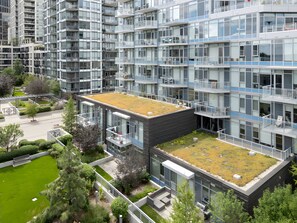 Exterior - Luxury Waterfront Suite w/City Views + AC (Calgary)