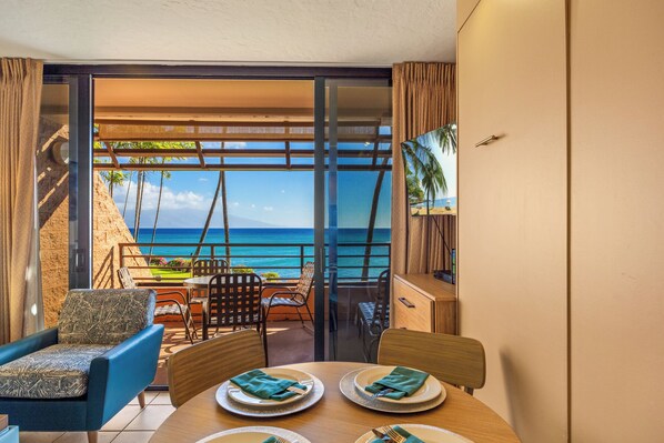 Classic-Apartment, 1 Schlafzimmer, Veranda, Meerblick | Esszimmer