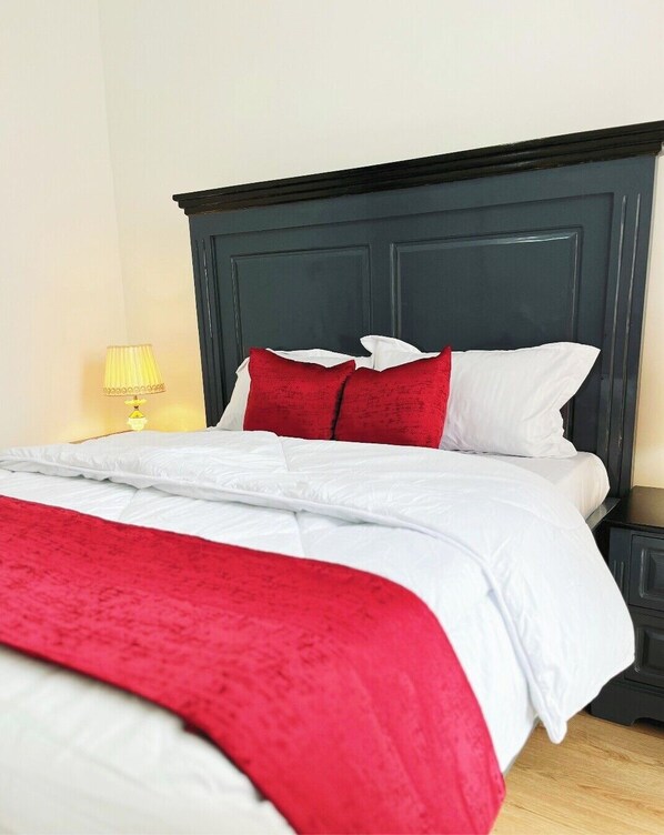 Iron/ironing board, Internet, bed sheets