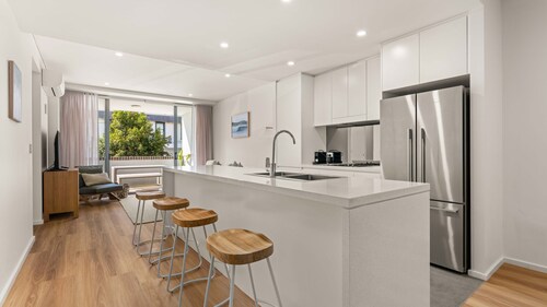 150m to Surf Beach – Book 3 nights, pay for 2!