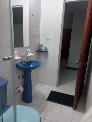 Asrama Umum, 1 kamar tidur | Kamar mandi