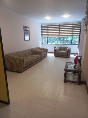 Shared Dormitory, 1 Bedroom | Living room | Books