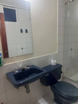 Shared Dormitory, 1 Bedroom | Bilik Mandi