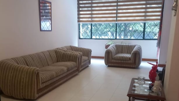 Gambar tidak terklasifikasi, 1 dari 25, tombol
