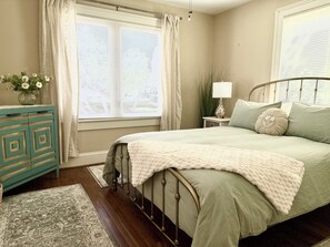 3 bedrooms, desk, iron/ironing board, travel cot