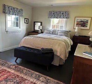 3 Schlafzimmer, Schreibtisch, Bügeleisen/Bügelbrett, Reisekinderbett