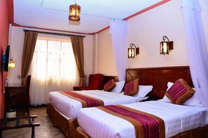 Deluxe-Doppel- oder -Zweibettzimmer, Stadtblick | Bügeleisen/Bügelbrett, kostenloses WLAN, Bettwäsche
