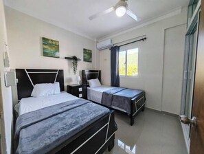 2 quartos, ferros/tábuas de passar roupa, Wi-Fi, roupa de cama