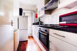 Refrigerador, microondas, horno y tostadora 