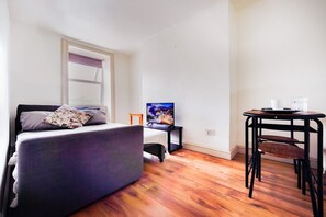 1 chambre, fer et planche à repasser, accès Internet, draps fournis