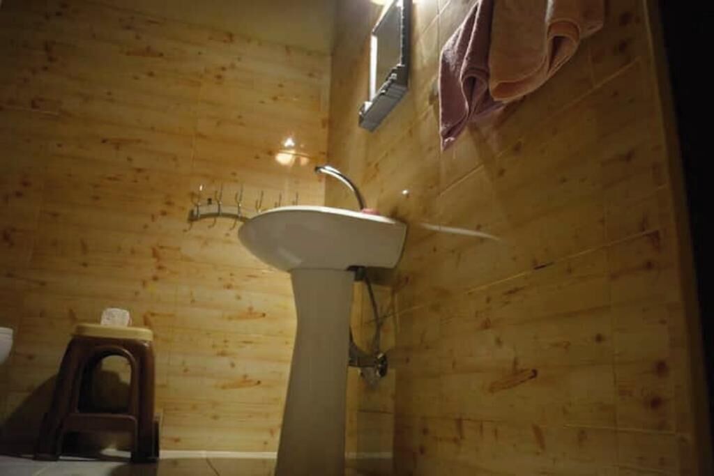 Toallas, jabón, papel de baño 