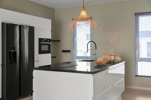 Fridge, stovetop