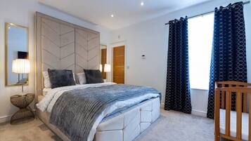 2 bedrooms, desk, iron/ironing board, travel crib