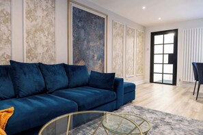 テレビ、書斎 / ワークスペース