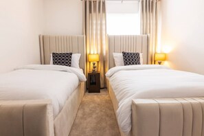 Desk, iron/ironing board, WiFi, bed sheets