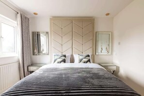 3 室のベッドルーム、アイロン / アイロン台、WiFi、ベッドシーツ