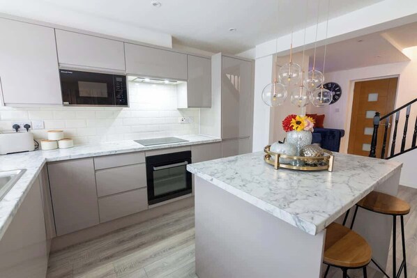 Fridge, microwave, oven, stovetop - Perfect Booking | Easy Access to Manchester Centre (Old Trafford)